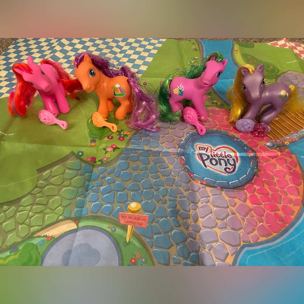 My Little Pony Hasbro Ponyville Mat Retired